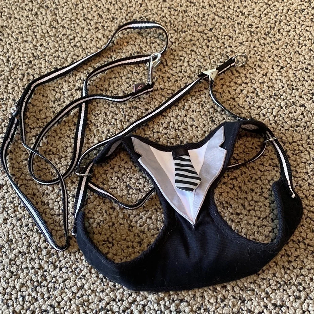 Tuxedo Dog Harness and Leash Size Small Worn Once in EUC